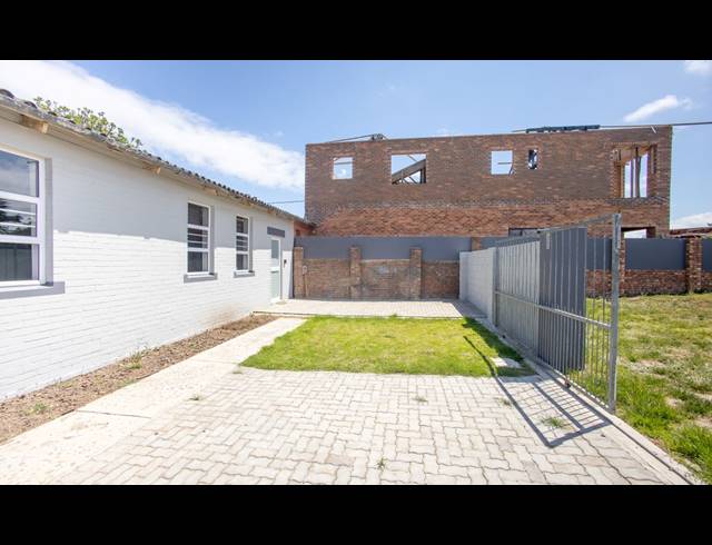 2 BEDROOM HOUSE FOR SALE IN WILLOW PARK
